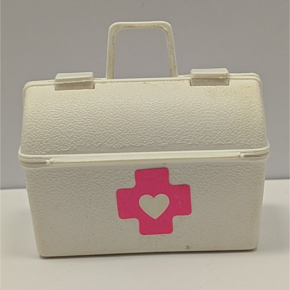 Barbie Dr. Barbie Medical Bag 1996 – White Doctor Case with Pink Heart Cross